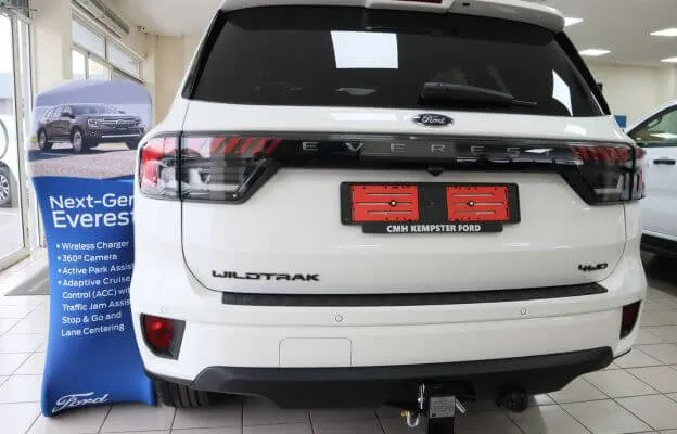 ford-everest-wildtrak-back-view