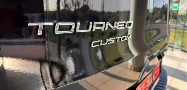 2023-ford-tourneo-custom-7-seater-bus-logo