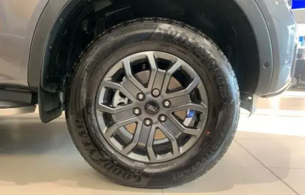 ford-ranger-wildtrak-tyre