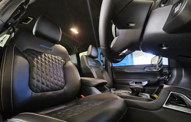 new-ford-ranger-platinum-seats