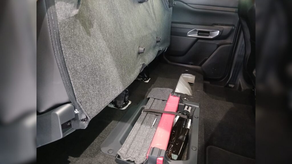 Ford Ranger Platinum Under-seat stowage
