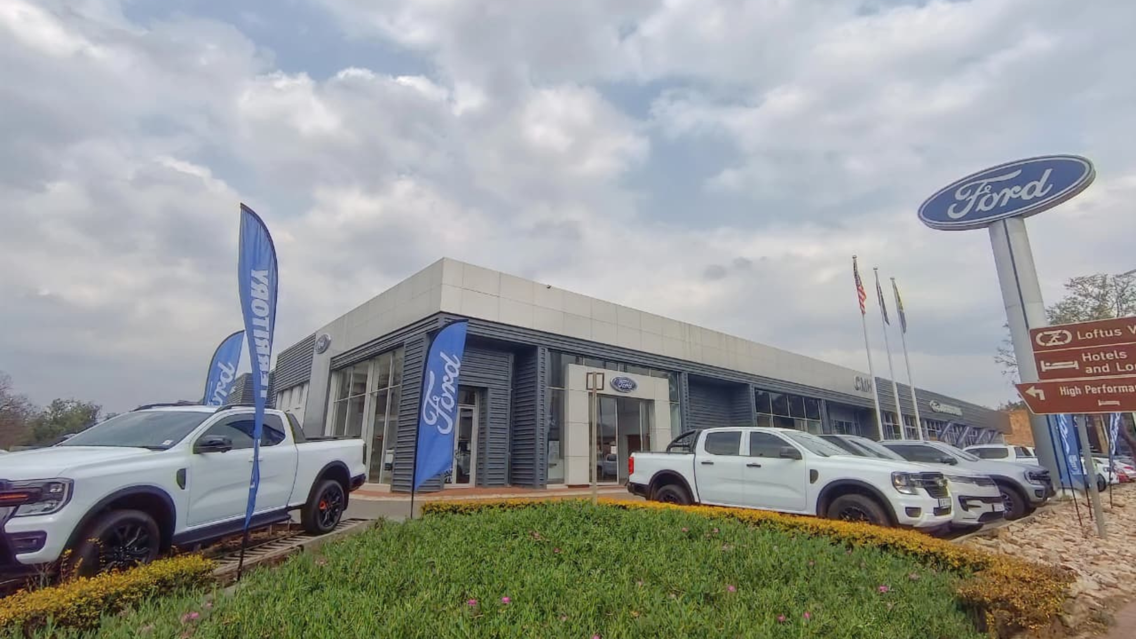 CMH Ford Hatfield Dealership Image 1