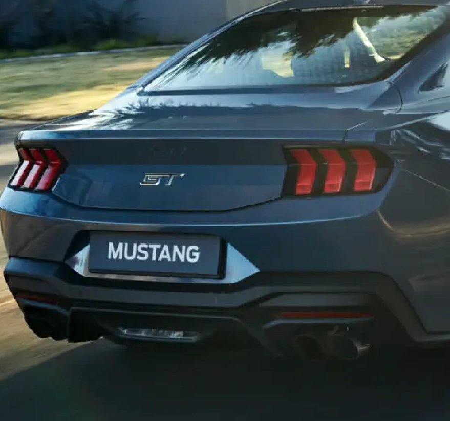 Seamless connectivity, built in - Ford Mustang